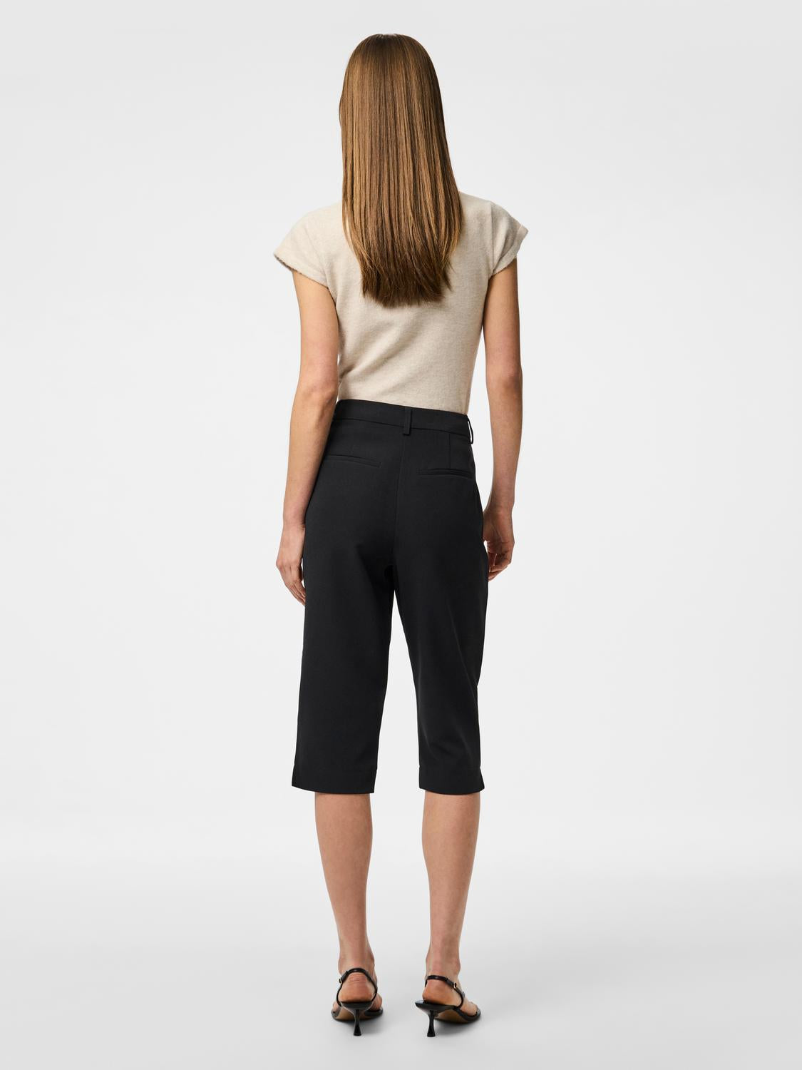 model_shot-back